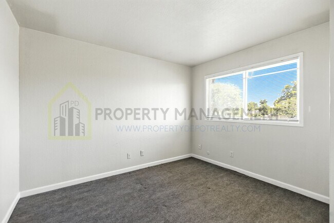 Building Photo - 15th Ave_4Plex