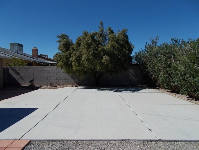 Building Photo - 4-Bedroom Home with Spacious Backyard