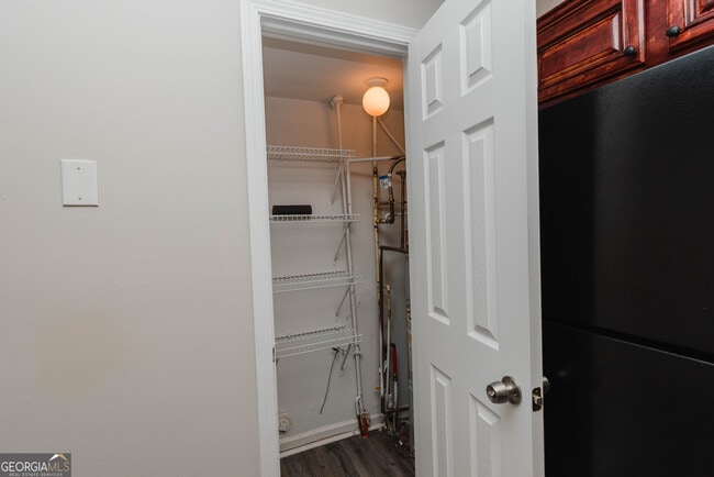 Building Photo - 424 WI Pkwy