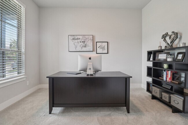 Building Photo - 1329 Stoneleigh Pl