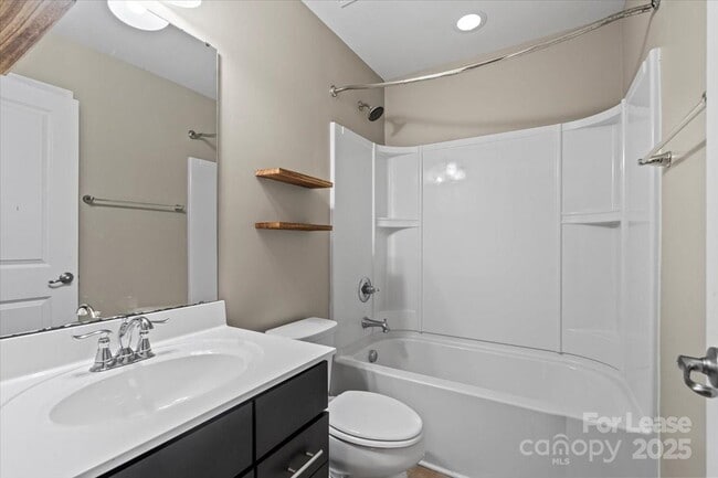 Building Photo - 3323 Major Samuals Way