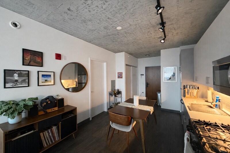 Building Photo - 156 N Elizabeth St