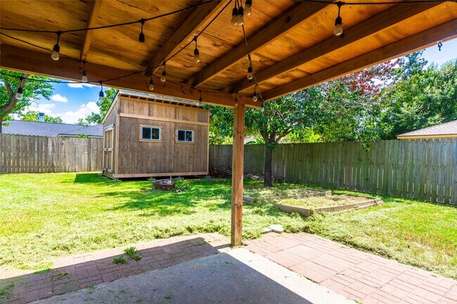 Building Photo - 4015 Postwood Dr