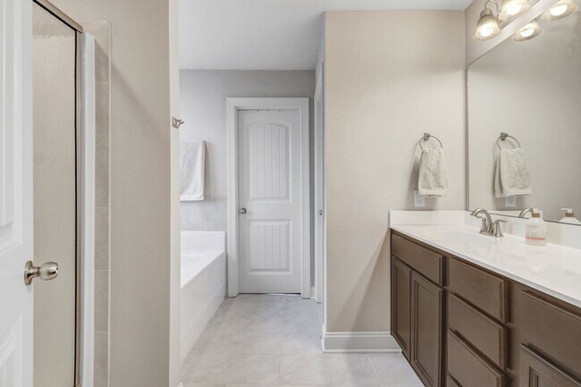 Building Photo - STUNNING & SPACIOUS 4 BR | 2.5 BA 2-Story *Pikeville School District*