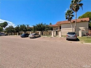 Building Photo - 14 Perkins Ave