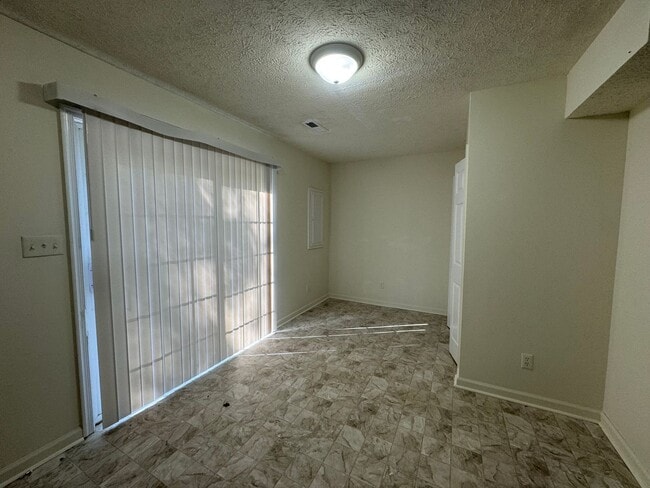 Building Photo - Affordable 3 Bedroom in Bedford