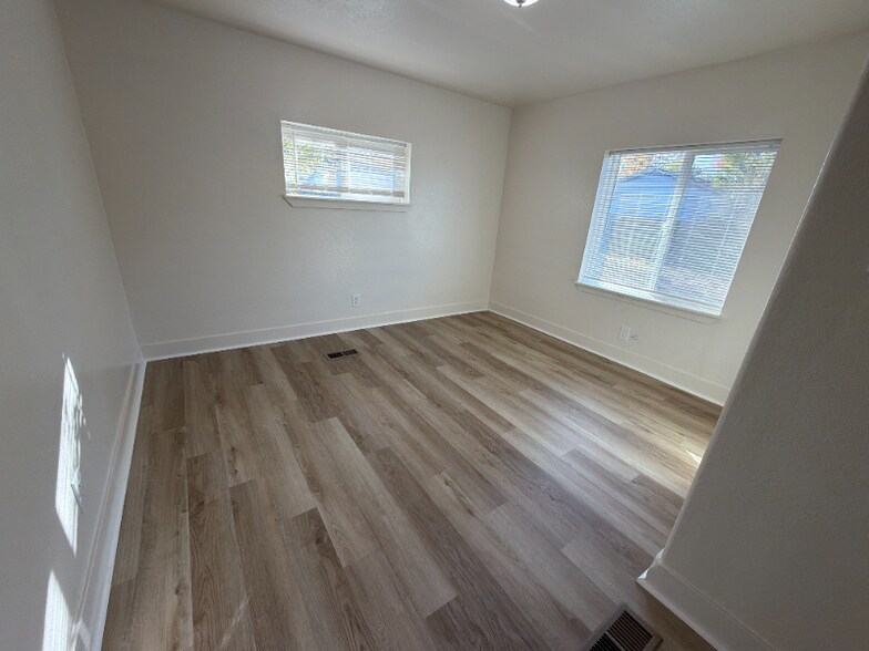 Building Photo - 8401 Peakview Dr