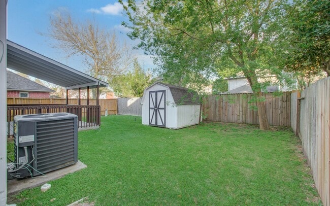 Building Photo - 2005 Village Park Dr