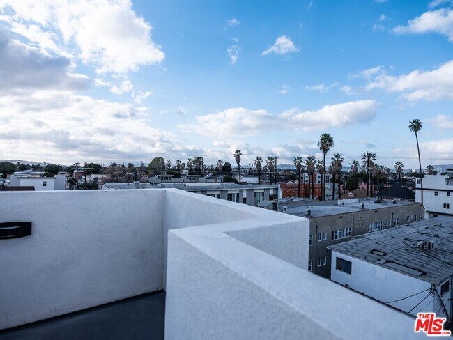 Building Photo - 1147 W 37th St