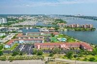 Building Photo - Spacious Riverview 1B/1B Condo