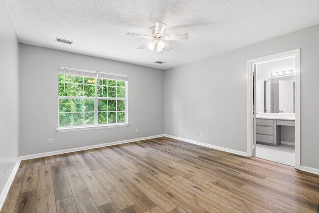 Building Photo - 3 BED | 2 BATH | NEWLY RENOVATED
