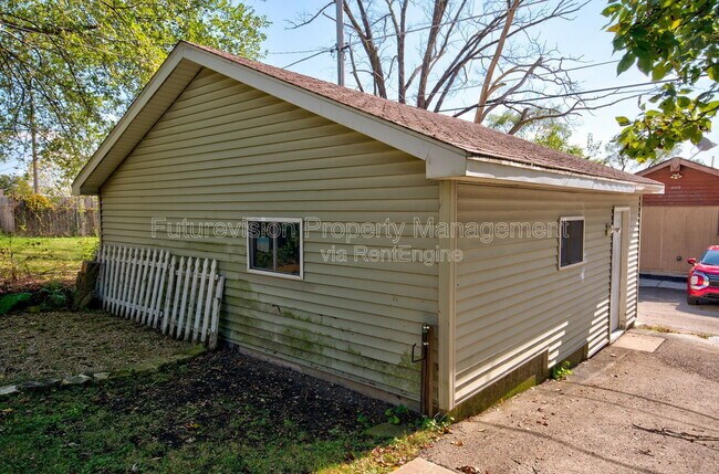 Building Photo - 1704 Belleview Ave