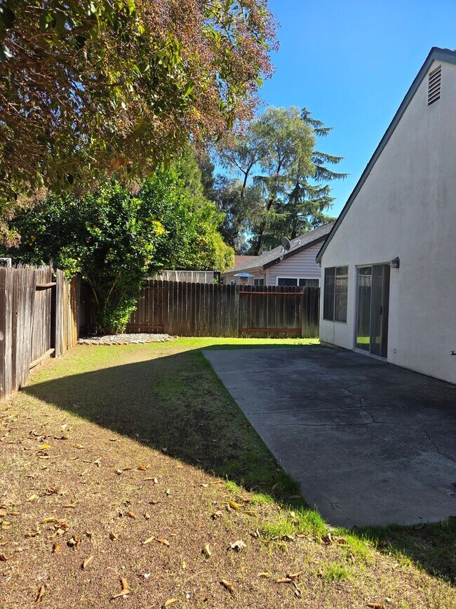 Building Photo - 203 Catalpa Ln