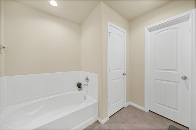 Building Photo - 6914 Ithaca Heights Ln