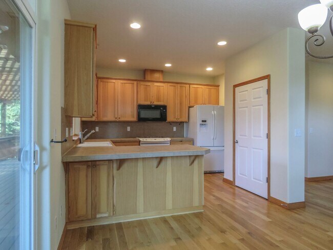 Building Photo - Master on Main- 3 Bedroom Plus 3 Bath Home...