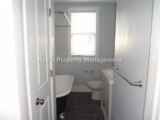 Building Photo - Move In Special! First Month Free!