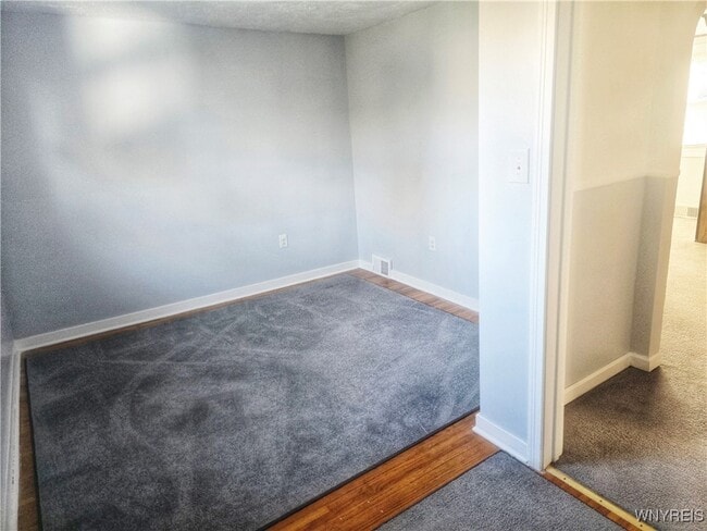 Building Photo - 190 Clover Pl