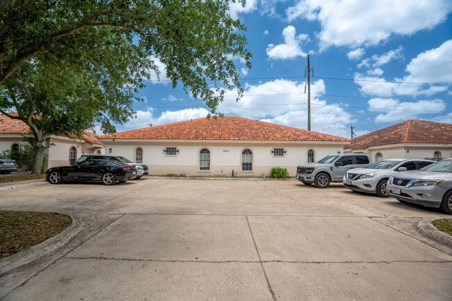 Building Photo - 604 Buena Vista Dr