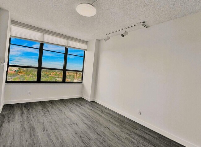 Building Photo - 600 Three Islands Boulevard