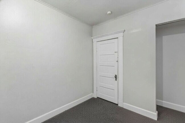 Building Photo - 196 W 8th Ave