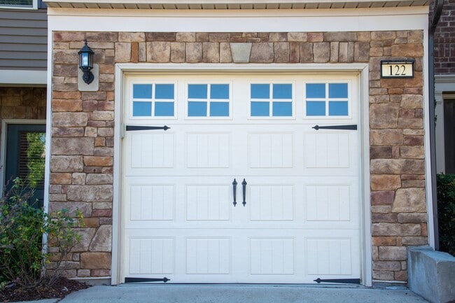 Building Photo - 122 Tuftin Dr