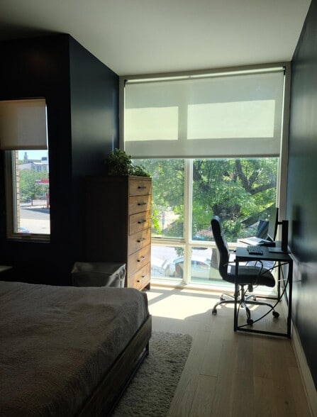 Master bedroom with floor to ceiling windows - 1510 N Capitol St NW