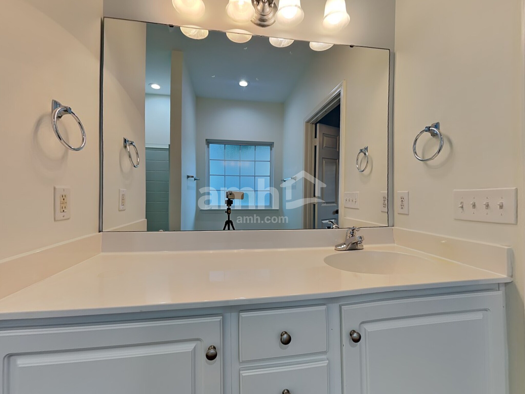 Building Photo - 300 Pemaquid Ct