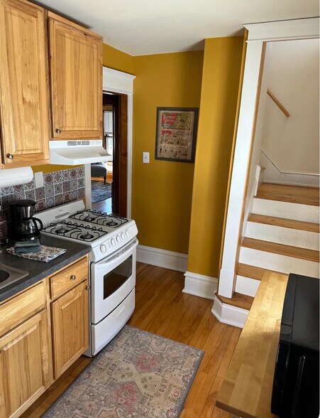 Kitchen - 205 George St W