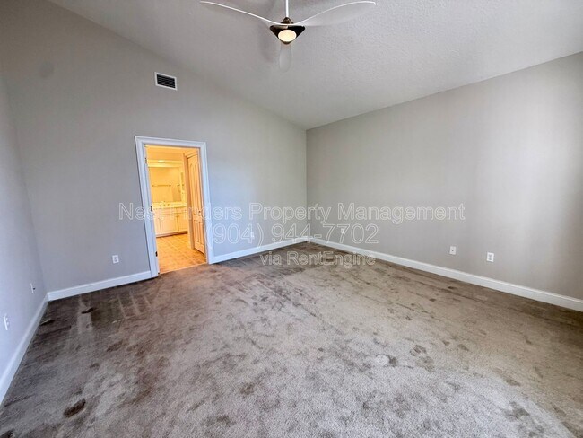 Building Photo - 330 N Shore Cir