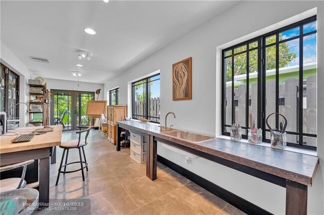 Building Photo - 1200 Guava Isle