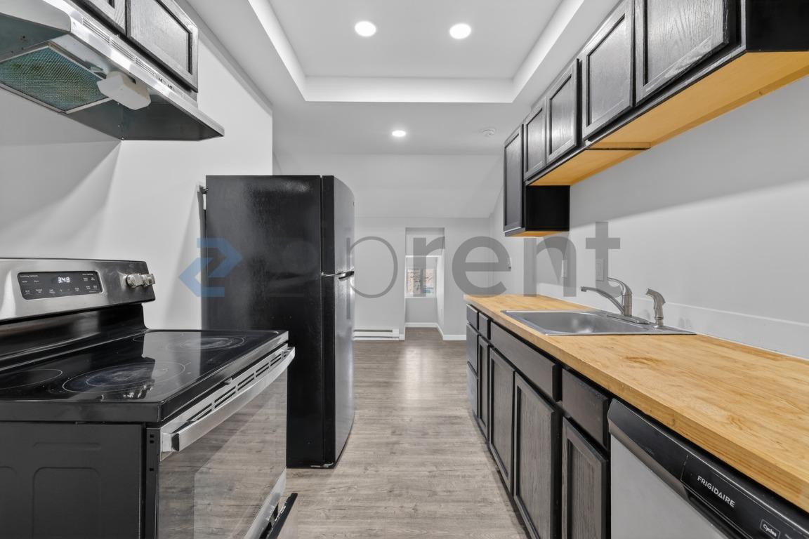 Building Photo - 158 Cliff St