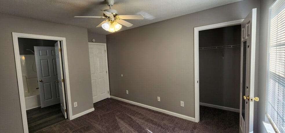 Building Photo - 821 Plantation Dr