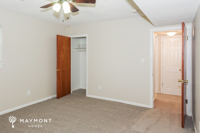 Building Photo - Charming Split-Level Home