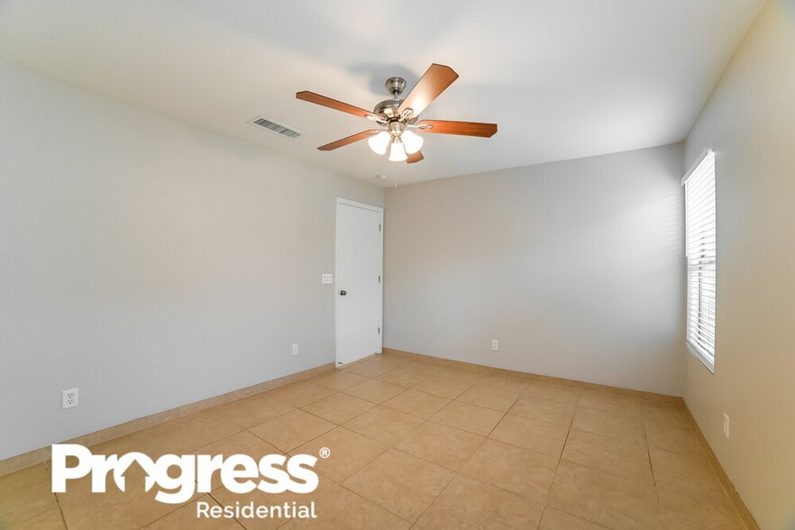 Building Photo - 13766 W Elm St