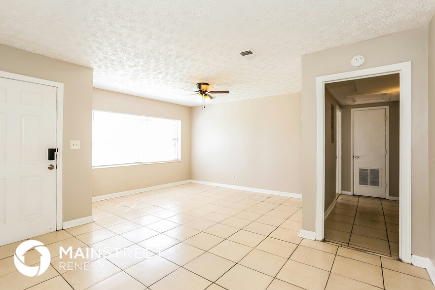 Building Photo - 1411 Palmdale St