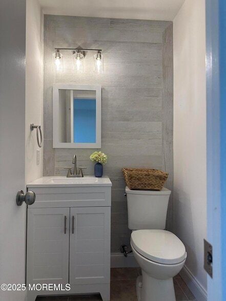 Building Photo - 169 Amberly Dr