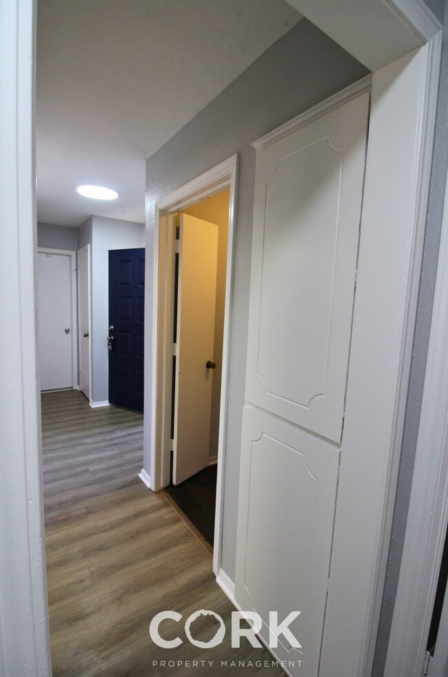 Building Photo - 708 Teal Pl