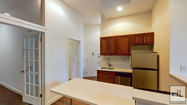 Building Photo - Spacious Bed-Stuy 3-Bed 1-Bath