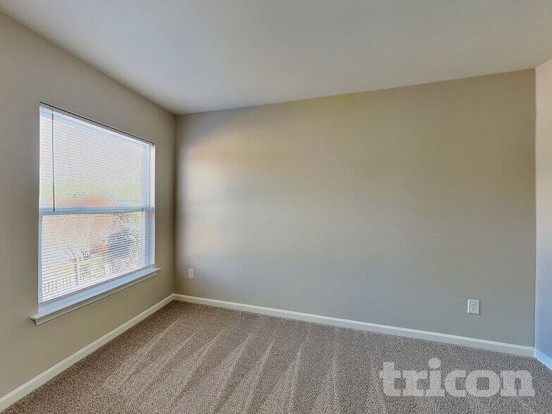 Building Photo - 8600 Old Potters Rd