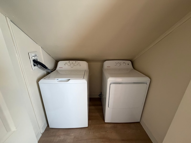 Building Photo - 190 Hoskins Rd