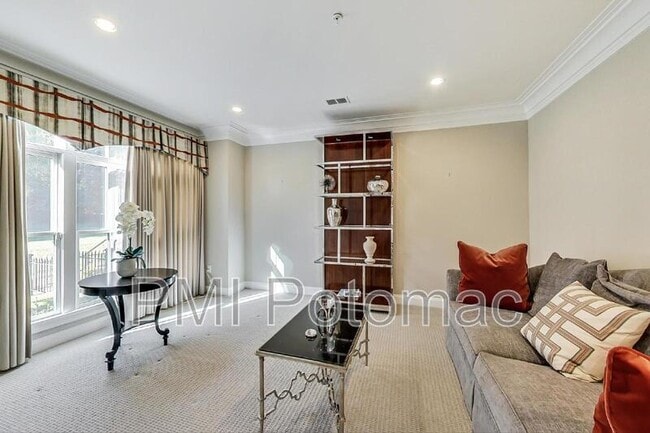 Building Photo - 10821 Symphony Park Dr