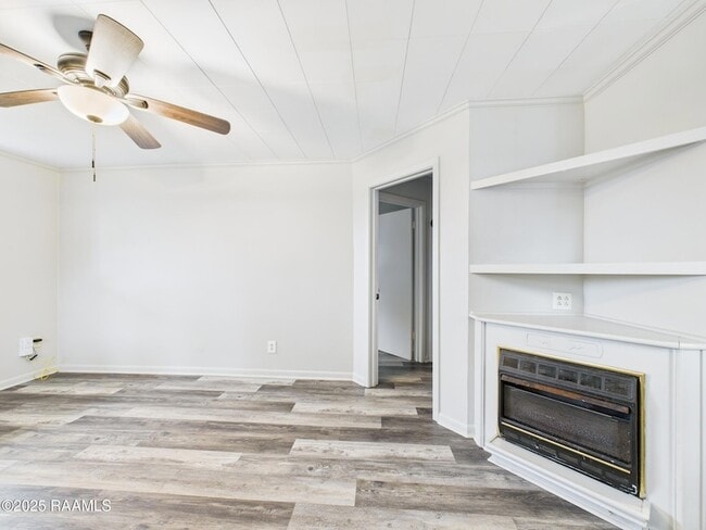 Building Photo - 906 Center St