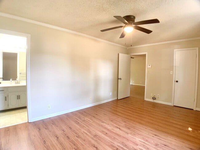 Building Photo - 637 Miles Ct