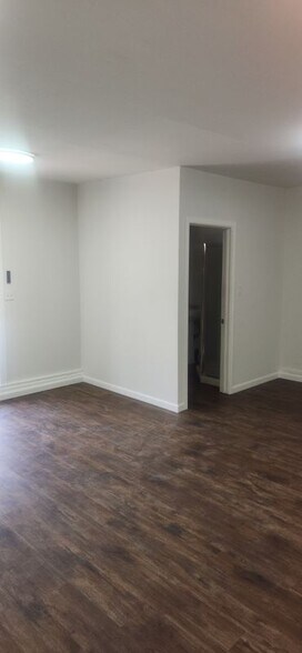 Building Photo - 1683 Meserve St
