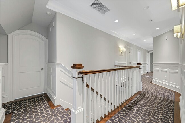 Building Photo - 373 Hardenburgh Ave