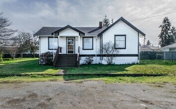 Building Photo - Lovely 3bd Home W/ Fully Fenced Backyard &...