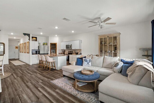 Building Photo - 121 Rubrum Rd