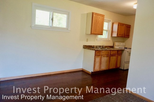 Building Photo - 331 W Fuller Ave