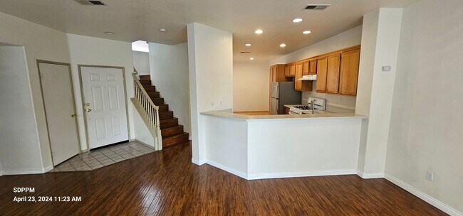 Building Photo - SCRIPPS RANCH - Ivy Hill - Nice 3 Bedroom / 2.5 Bath Townhouse.  AVAILABLE 08/17/2026.