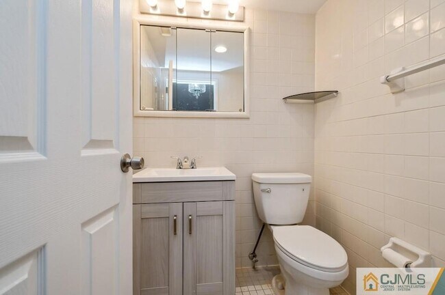 Building Photo - 30 S Adelaide Ave